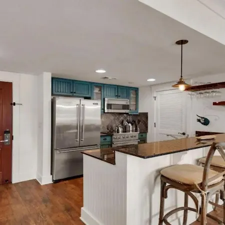 Observation Pt N 252-4 baytowne warf sleeps 8